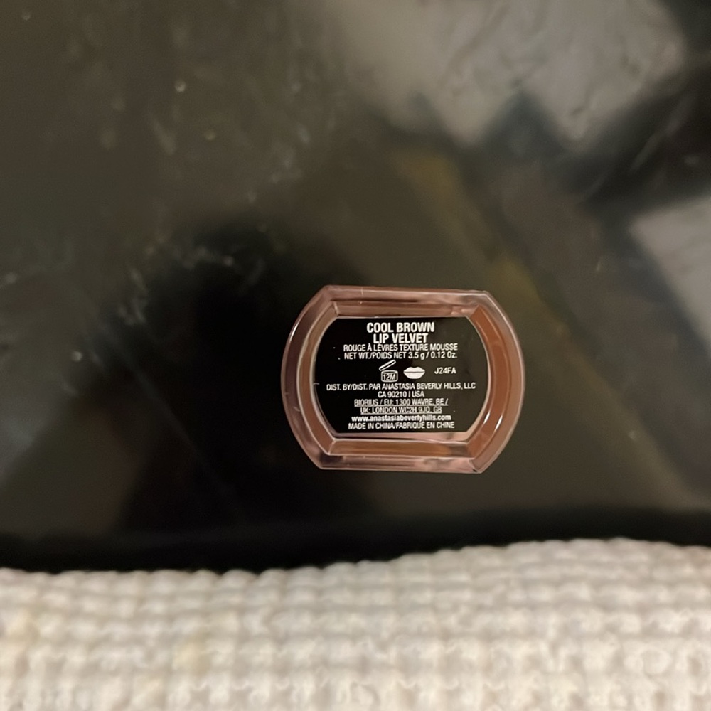 Cool Brown - Anastasia Beverly Hills Lip Velvet - Picture 4 of 5